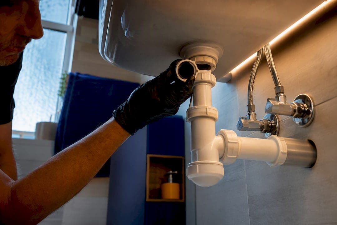 Landlords: find and fix bathroom drain smell in 60 seconds